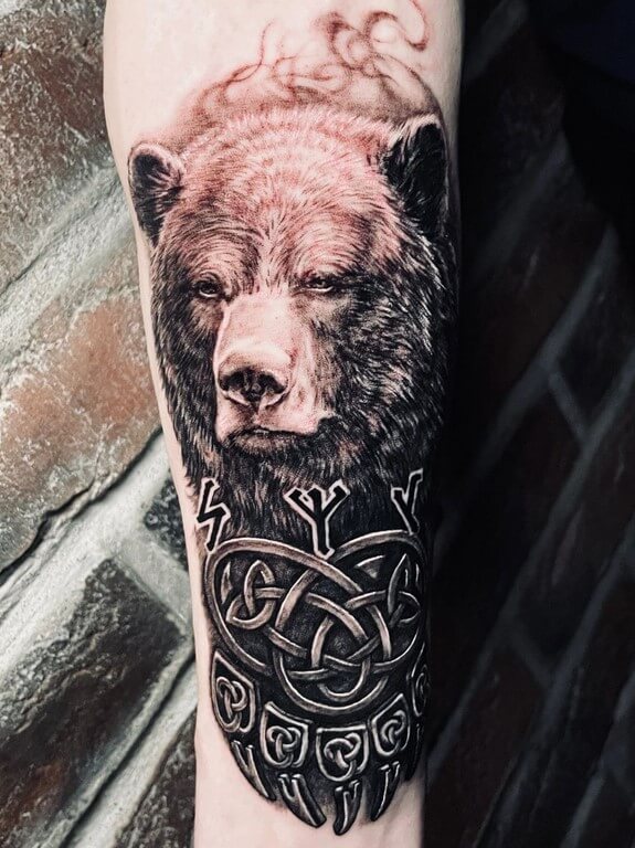 Тату с изображением славянского орнамента и головы медведя: воплощение силы и традиций